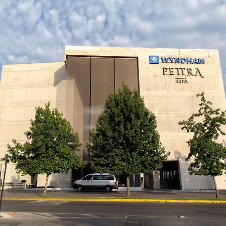 Wyndham Santiago Pettra Hotel Bagian luar foto