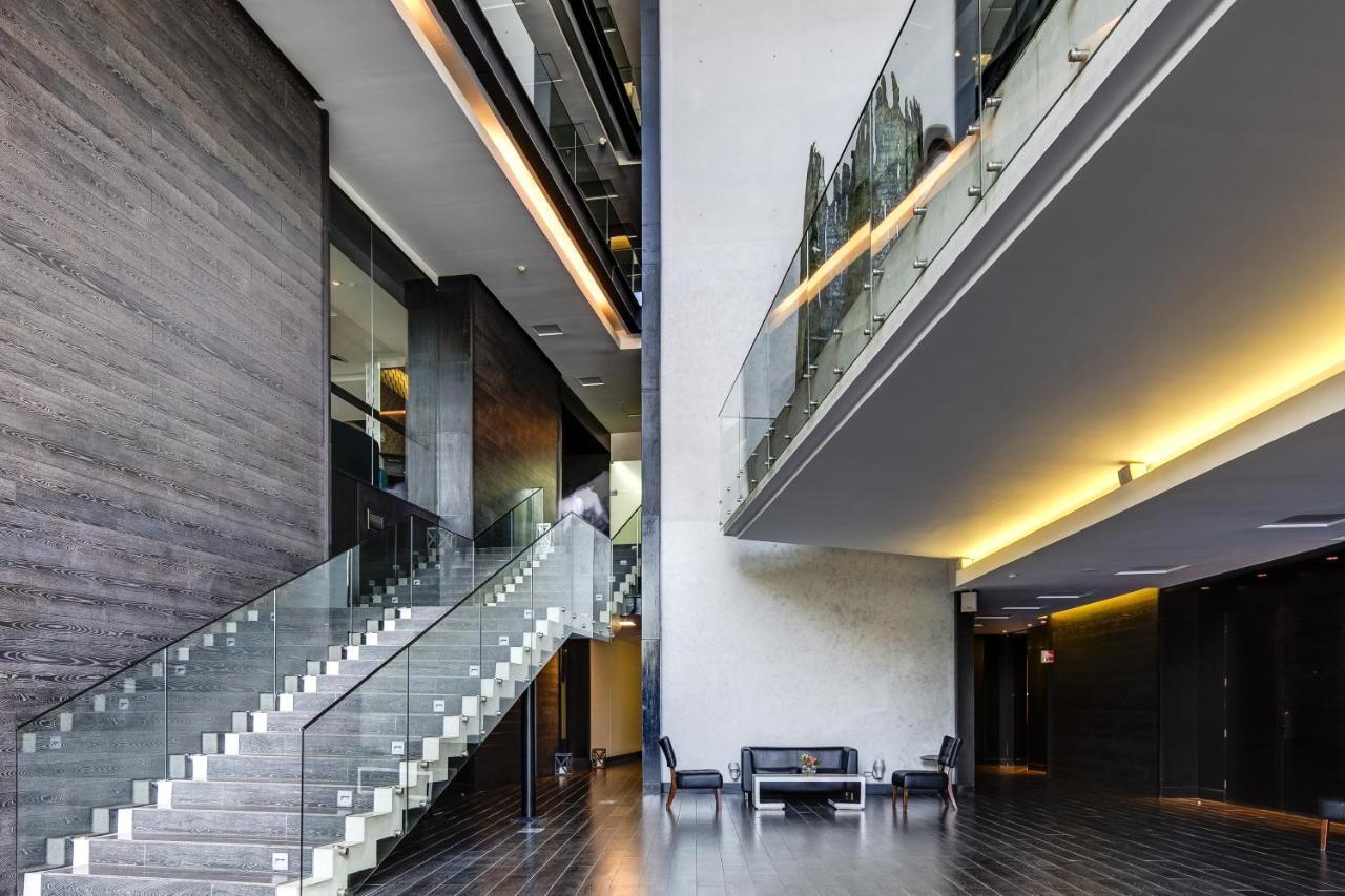 Wyndham Santiago Pettra Hotel Bagian luar foto Interior of the building