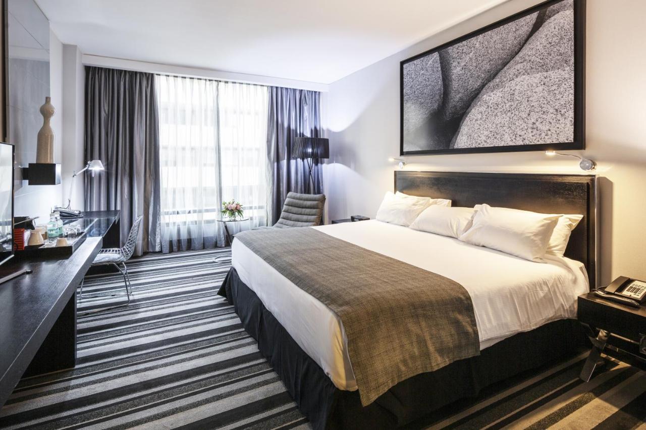 Wyndham Santiago Pettra Hotel Bagian luar foto A room at the hotel