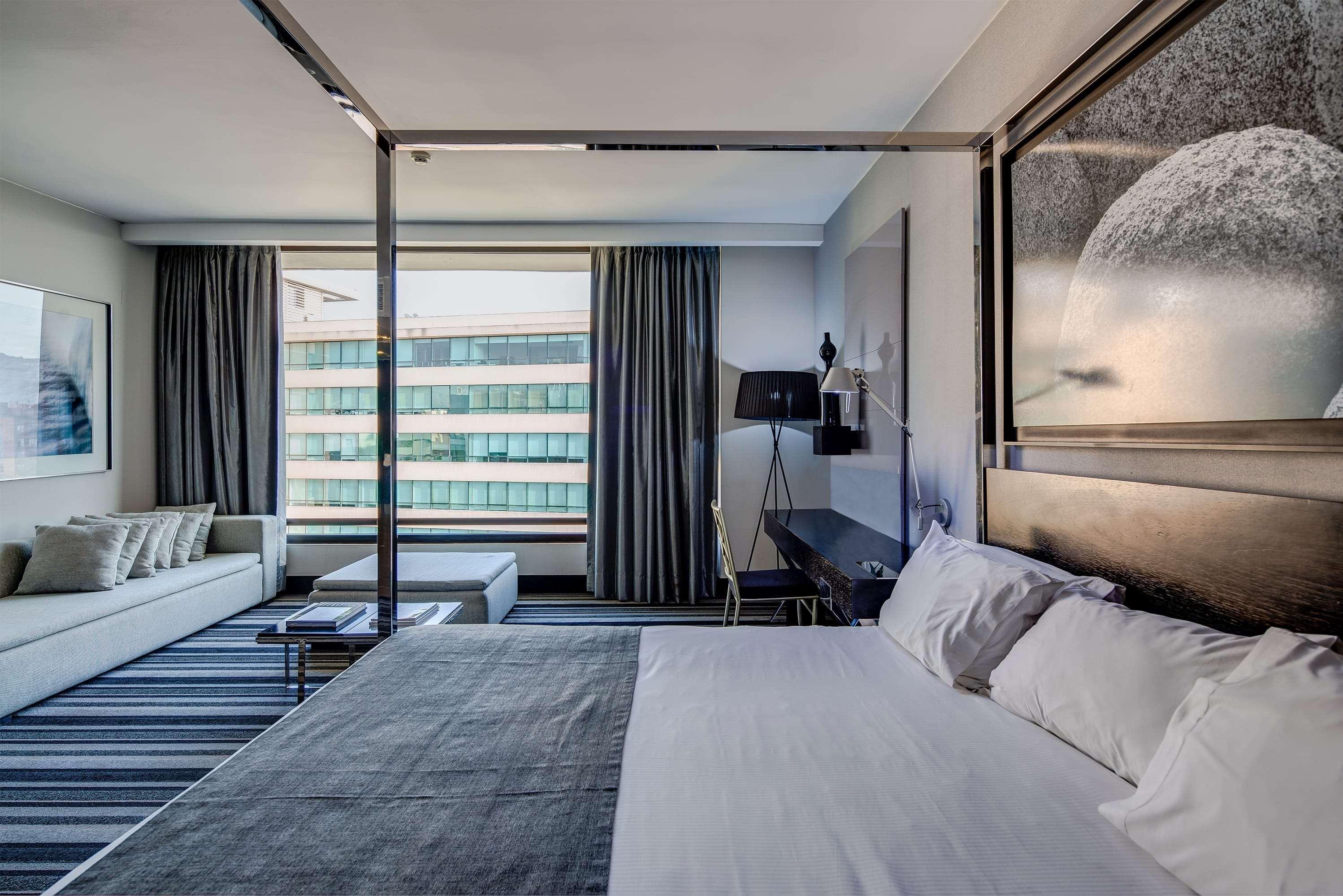 Wyndham Santiago Pettra Hotel Bagian luar foto A room at the hotel